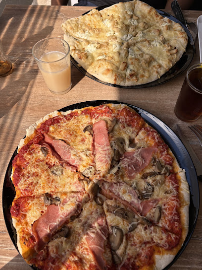 Pizza de La pause dorée à Nîmes